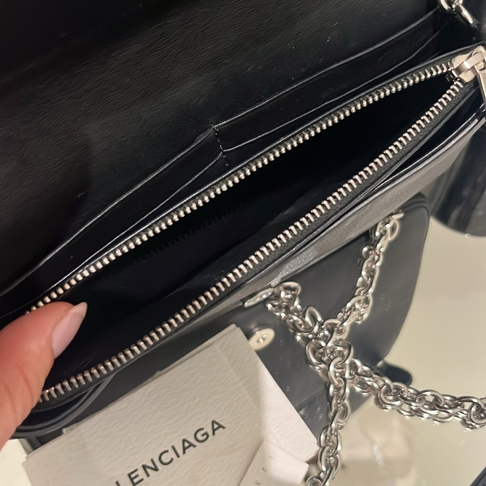 SOLD ✨BALENCIAGA Pebbled Calfskin Everyday Handbag - Picture 6 of 8